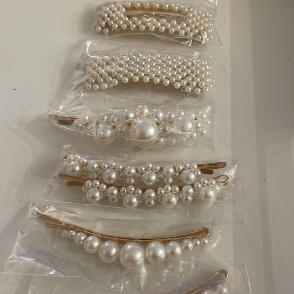 New. Pearl clip set in perfect condition. 10 piece set. In original packaging. - Picture 3 of 3